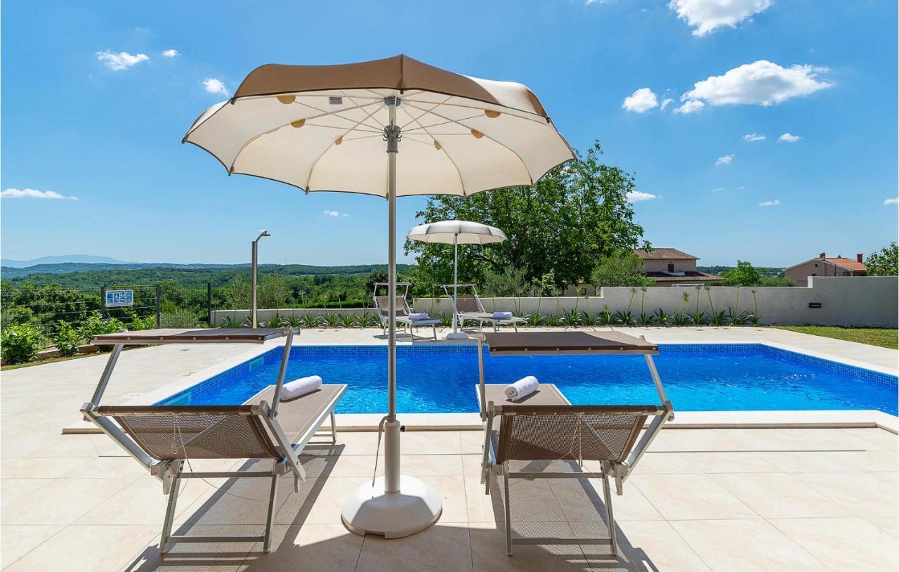 Stunning In Vizinada With 3 Bedrooms *